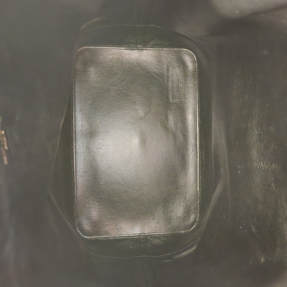 Elegant YSL Black Croc-Embossed Bucket Bag - Picture 10 of 12